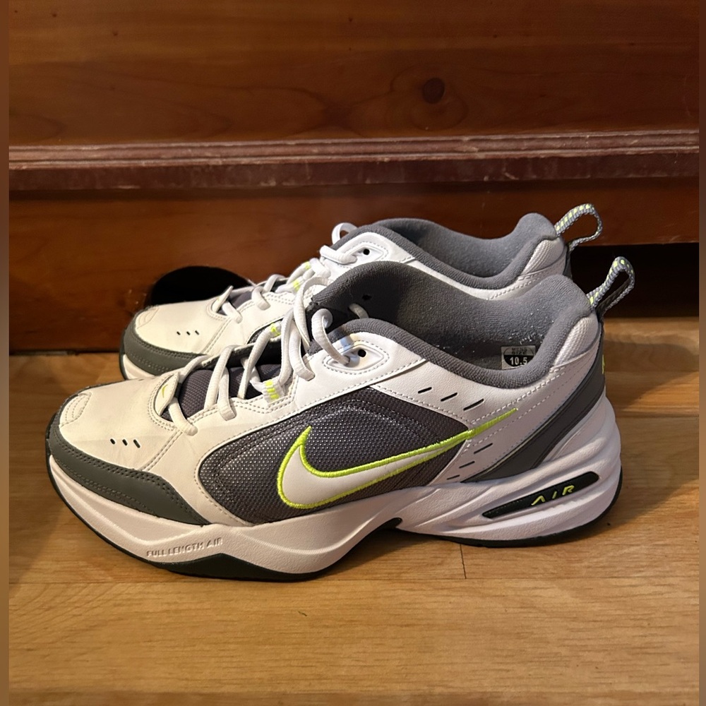 Men’s Nike Monarch Sz 10.5